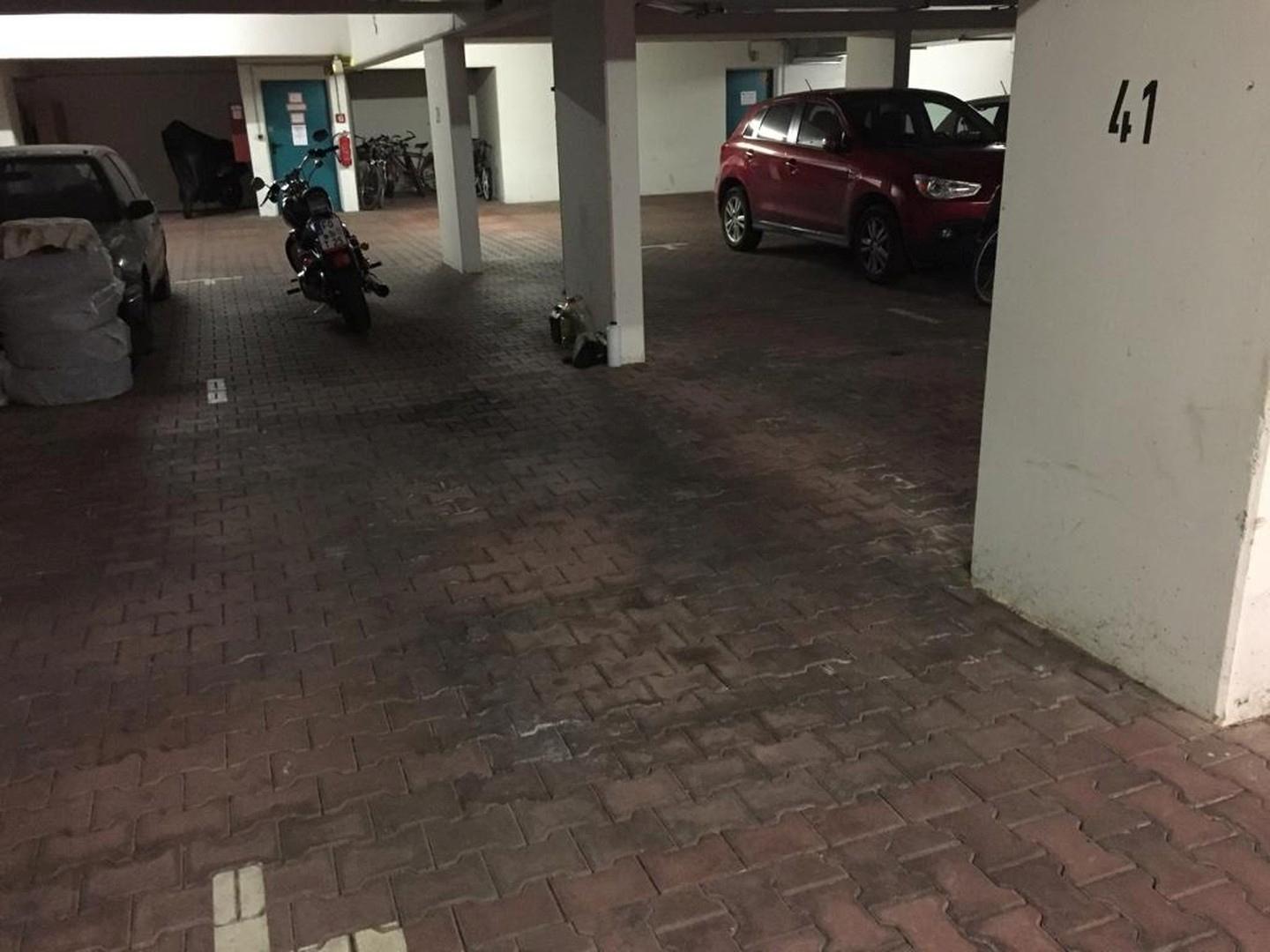 Tiefgaragenstellplatz