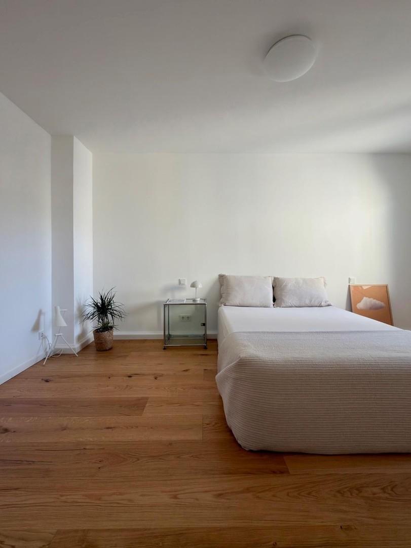 Geräumiges Schlafzimmer