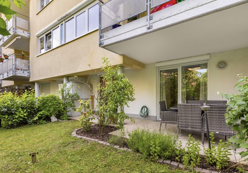 Privater Garten + Haus