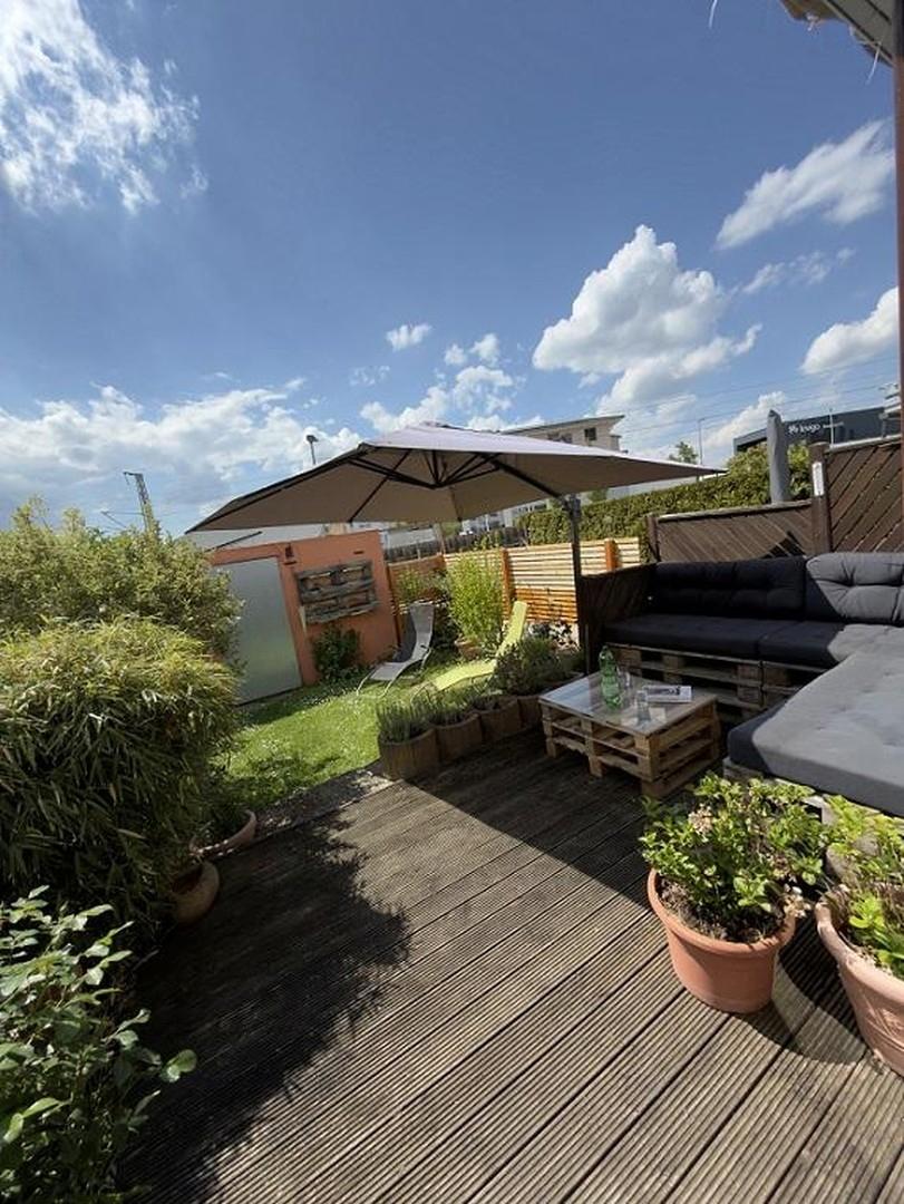 Terrasse und Garten, EG