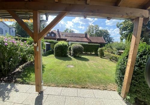 Blick Wohnzimmer in Garten