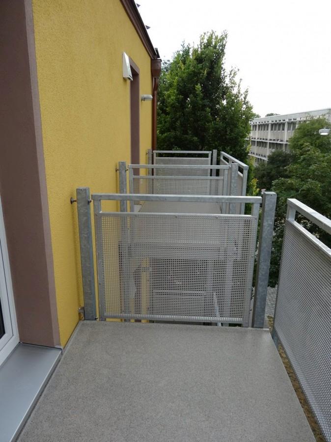 W5 Balkon zur Straße 2