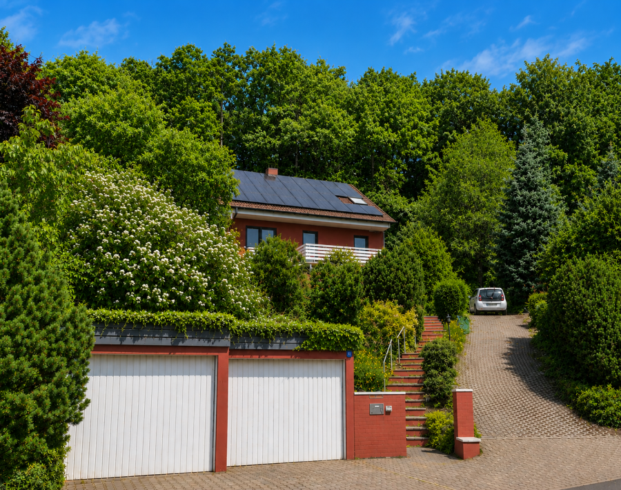 Das Haus von der Straße aus.