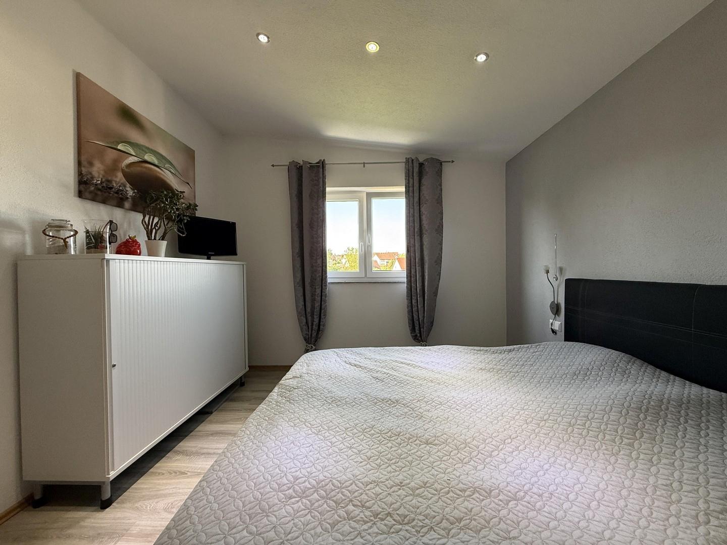 Schlafzimmer mit Ankleide