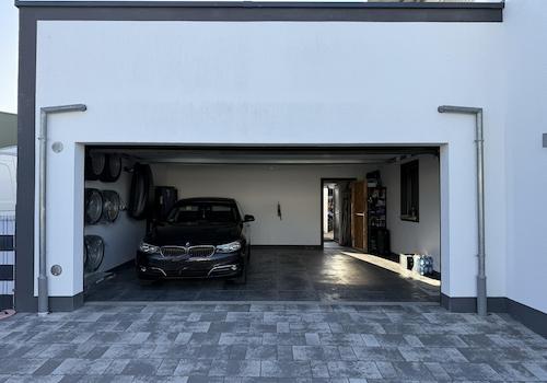 Große Doppelgarage