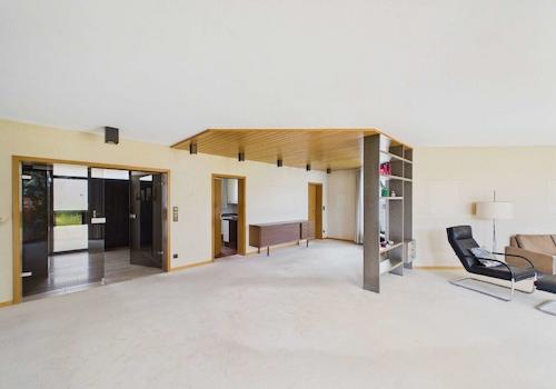 Offenes Wohnzimmer mit Blick zum Essbereich