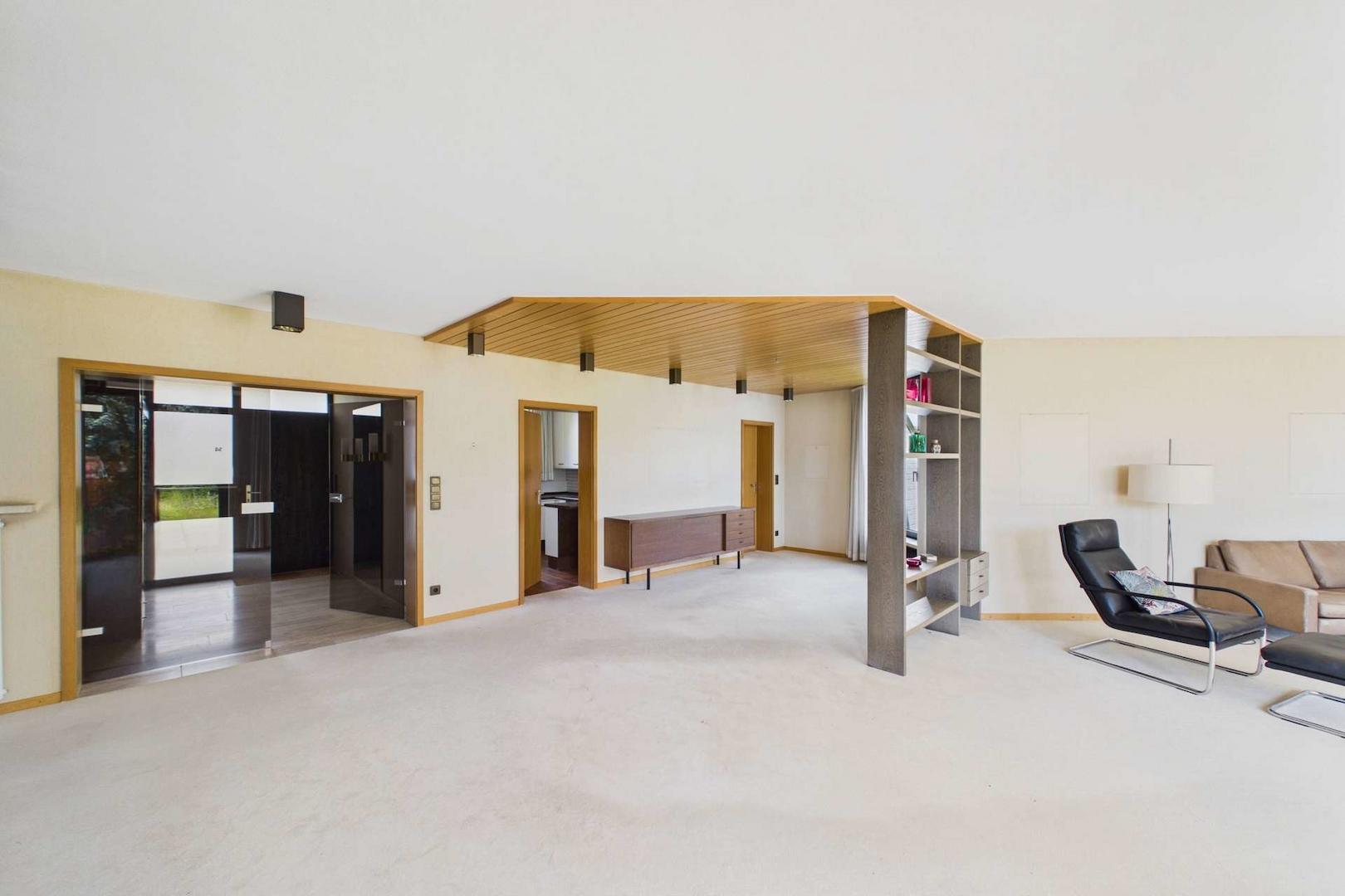 Offenes Wohnzimmer mit Blick zum Essbereich