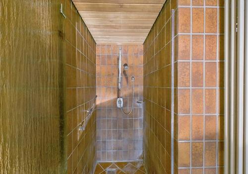Dusche im Schimmbereich