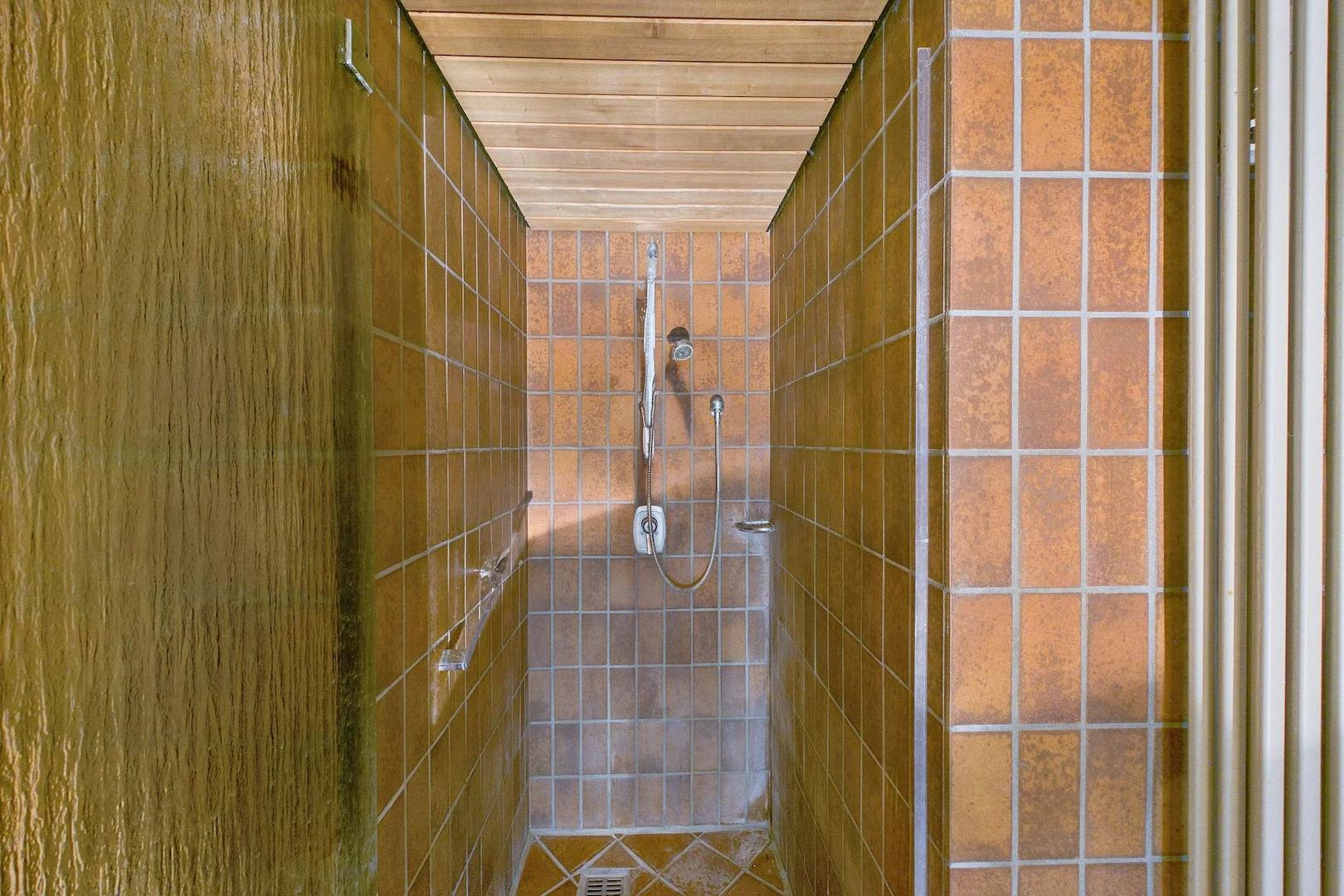 Dusche im Schimmbereich