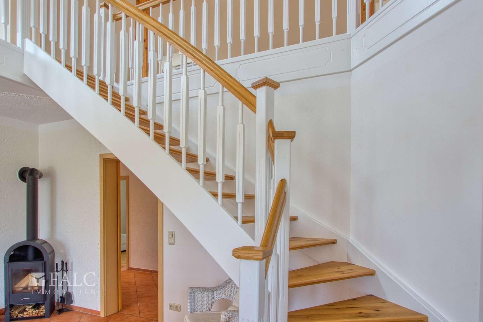 Treppe in das Dachgeschoss