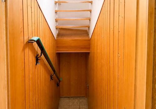 Treppe in das Untergeschoss