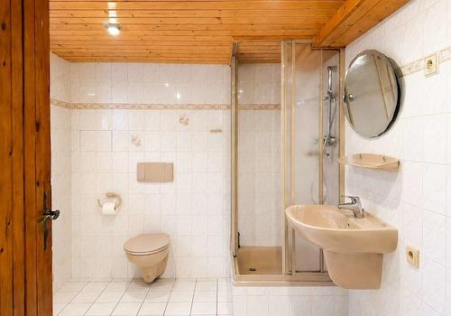 Tageslichtbad mit Dusche
