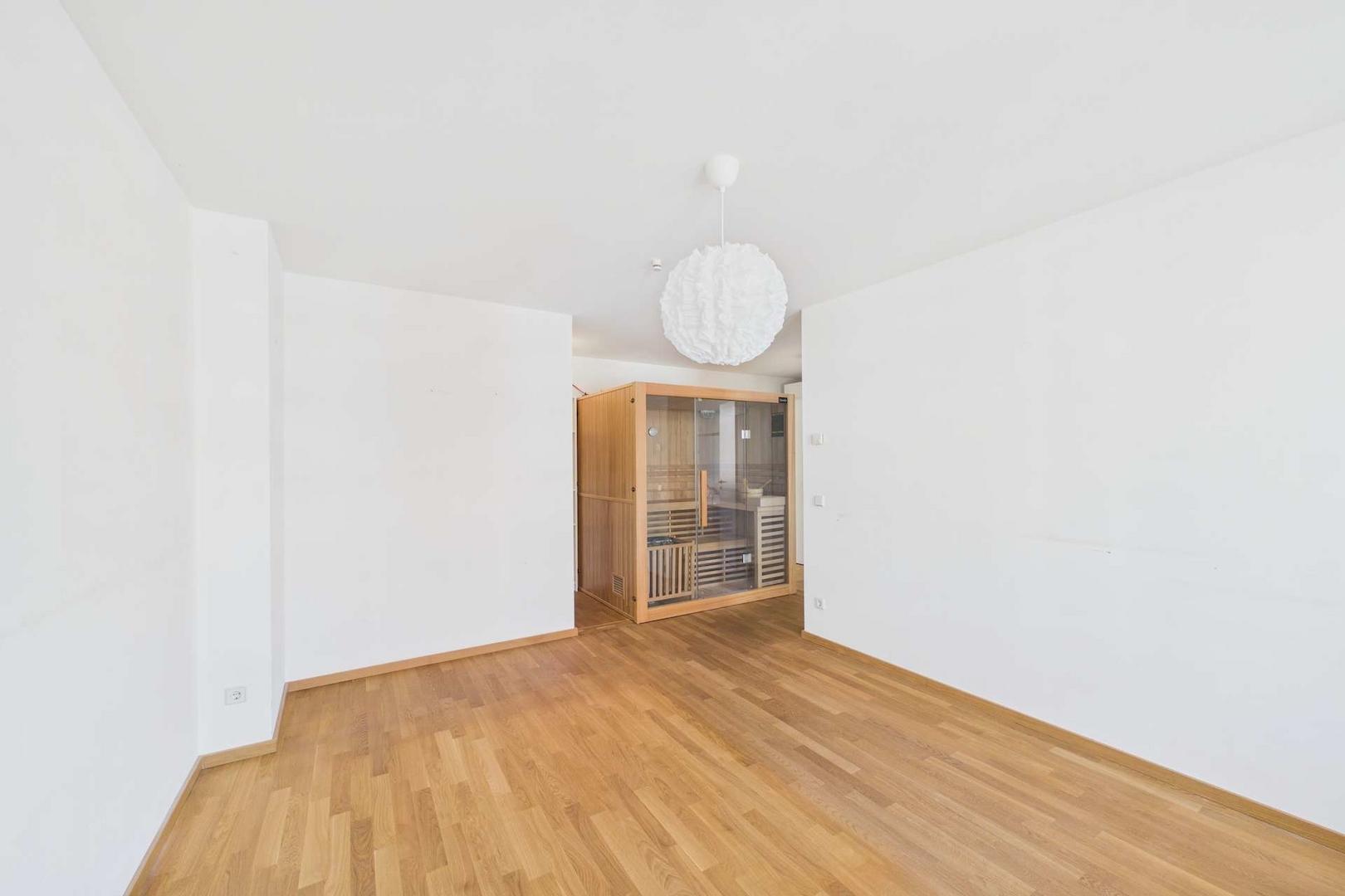 Schlafzimmer mit Blick zur Sauna