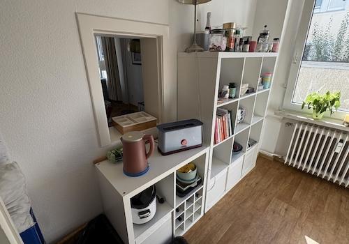 Durchreiche zum Essbereich im Wohnzimmer