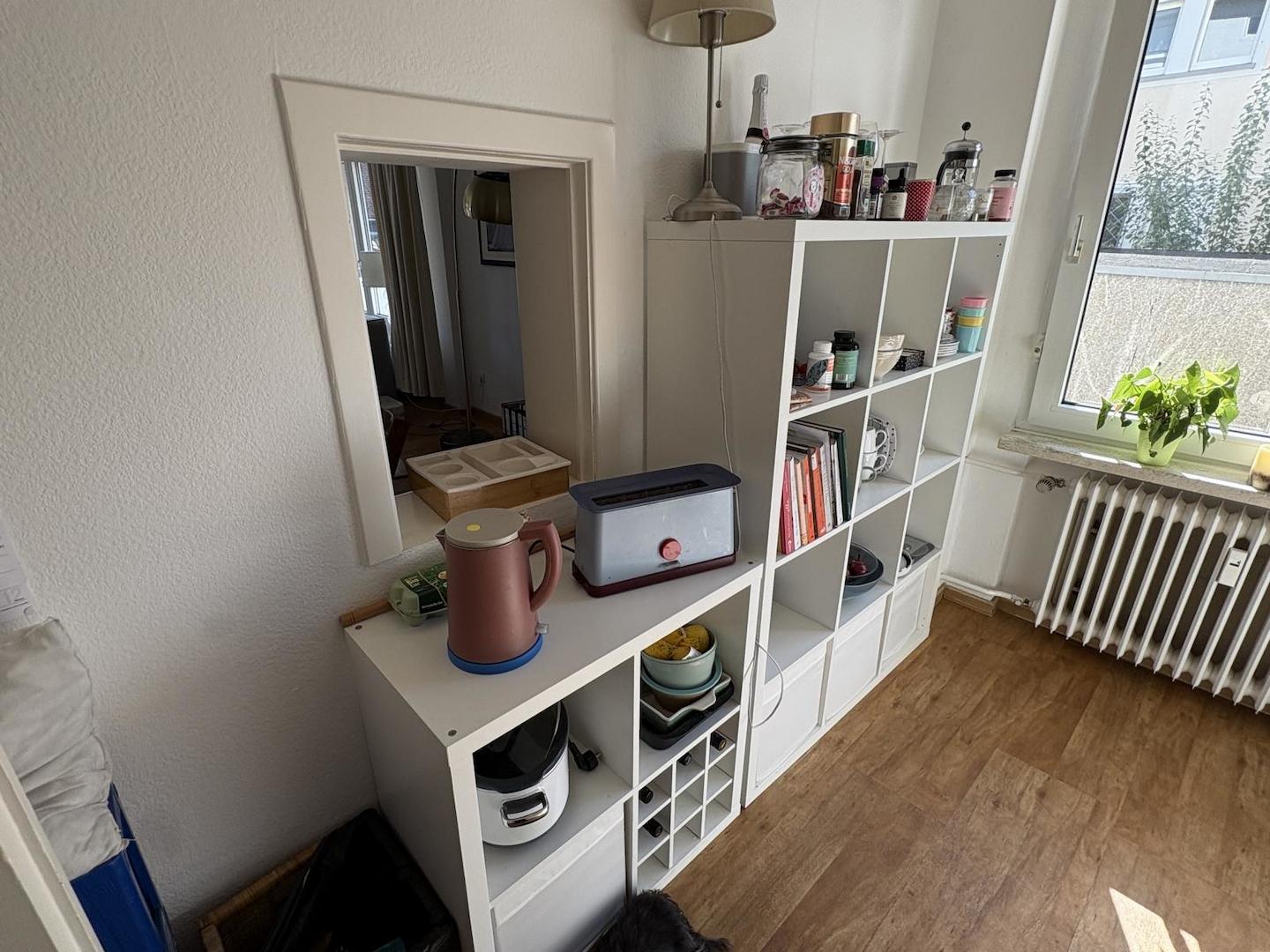 Durchreiche zum Essbereich im Wohnzimmer