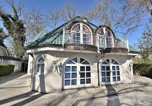 Aussenansicht zur Straße