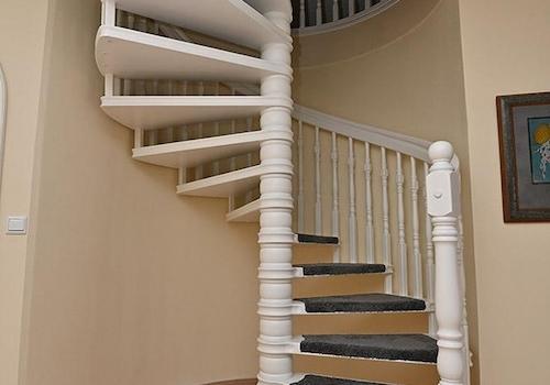 Treppe zum Dachgeschoss