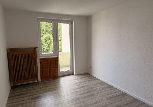 Wohnküche mit Blick zum Balkon