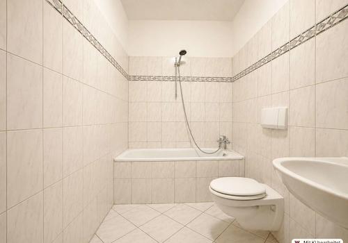 Badezimmer mit Wanne
