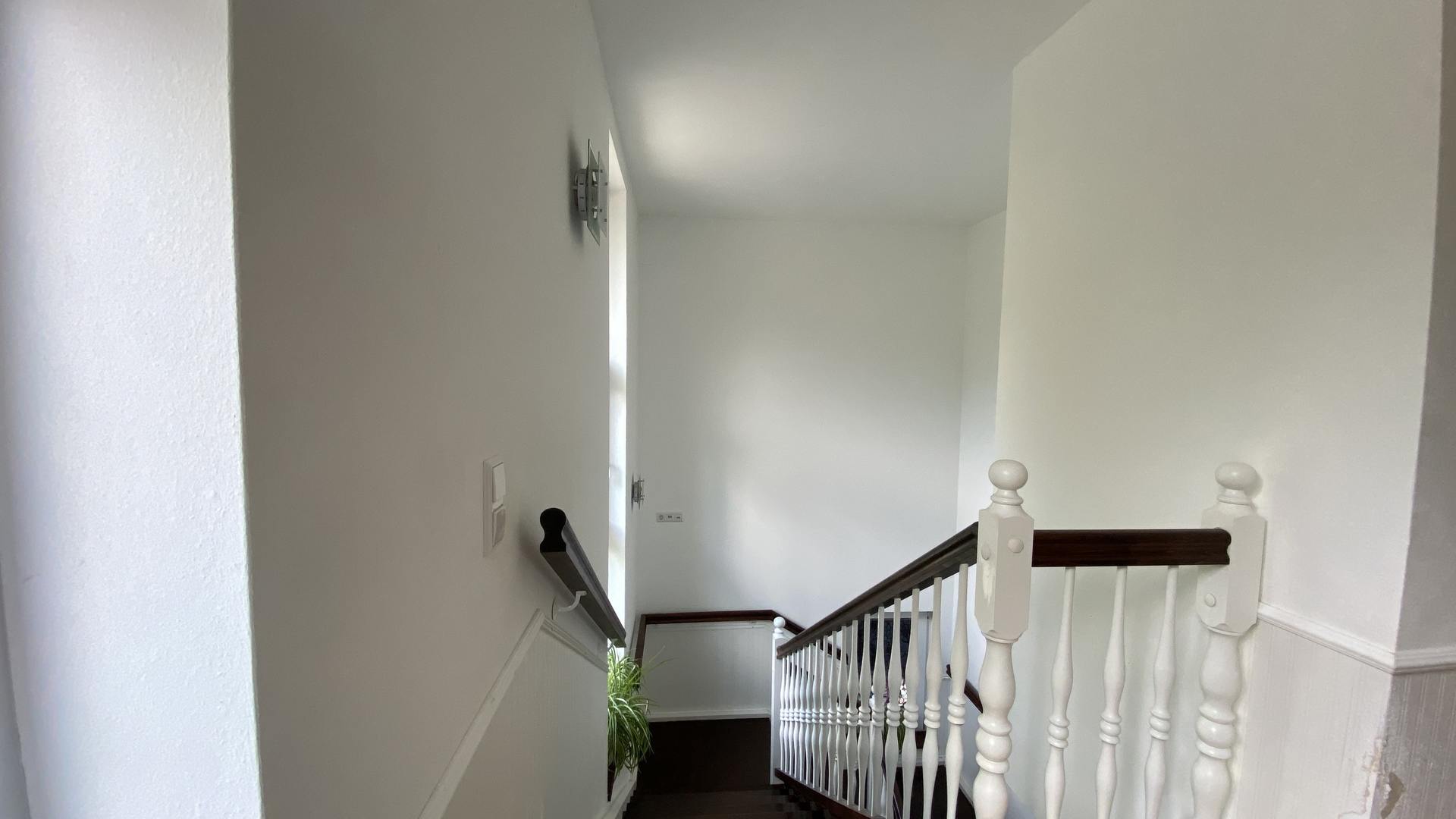 Treppenhaus zum Obergeschoss mit ergonomischer Treppe