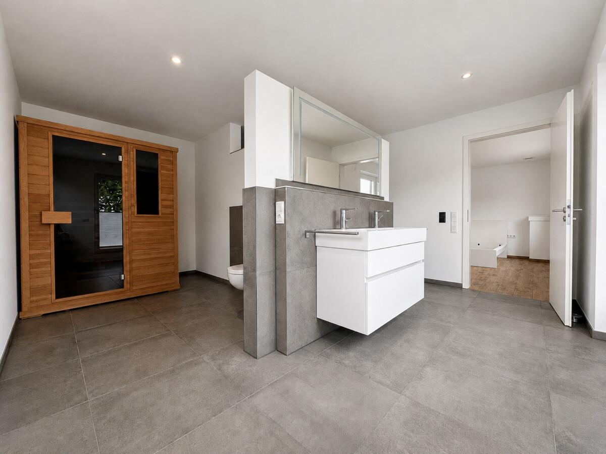 Bad-en-Suite mit Sauna