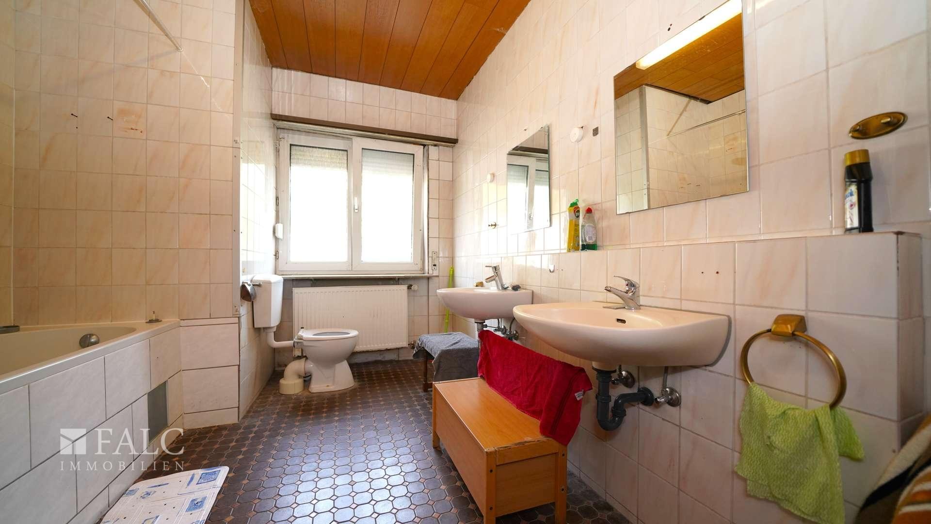 Badezimmer (EG)