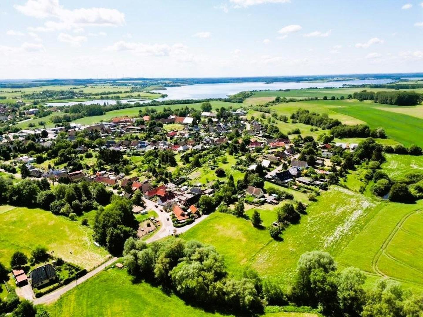 Über Areal Richtung Travemünde