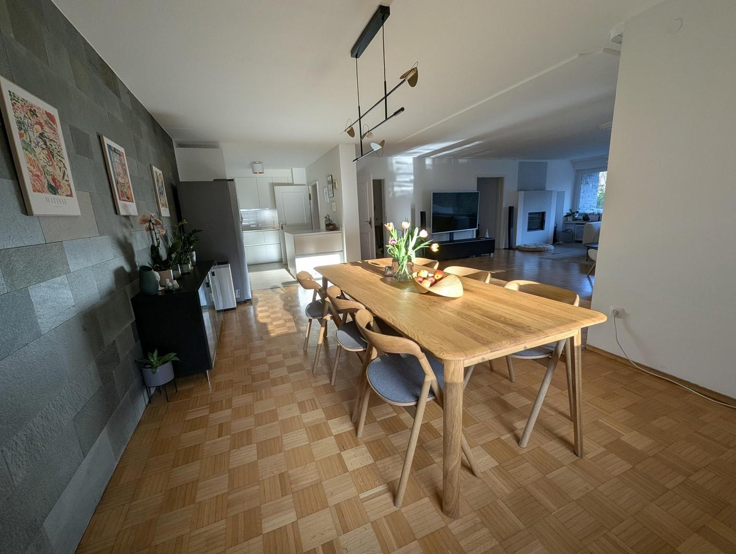Essbereich und Wohnzimmer