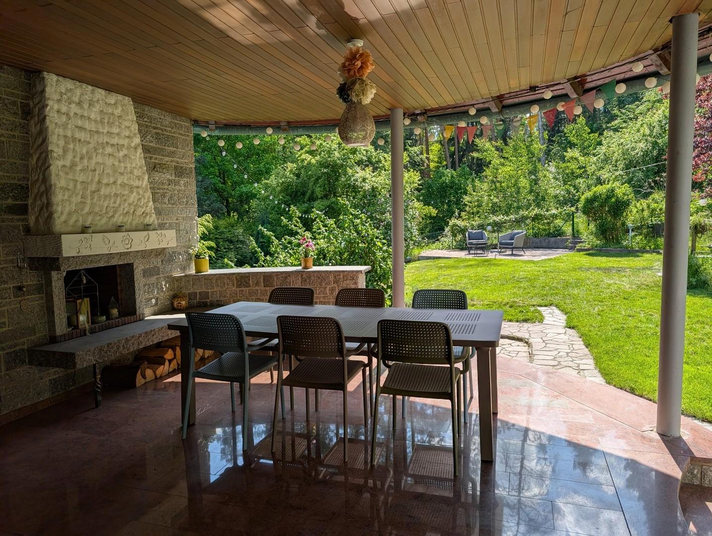 Terasse mit Kamin