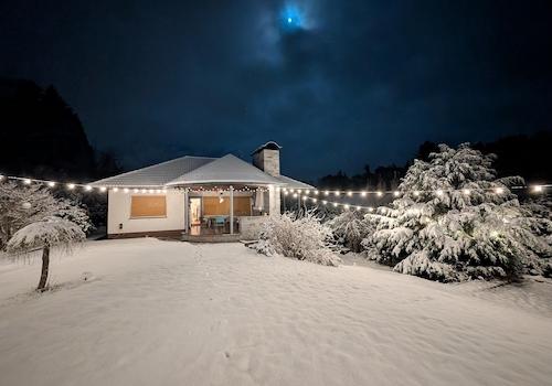 Hausansicht Garten Winter