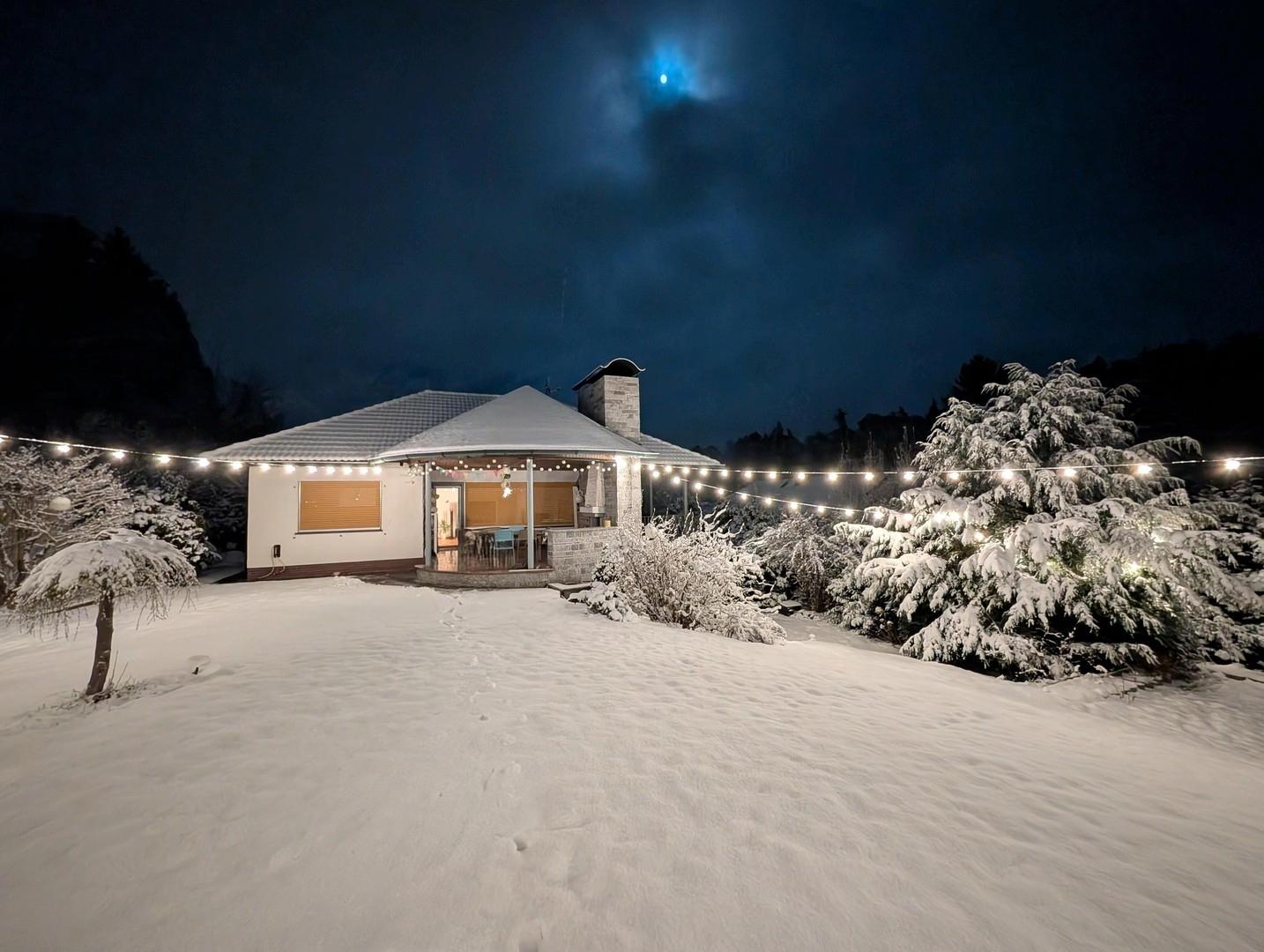 Hausansicht Garten Winter