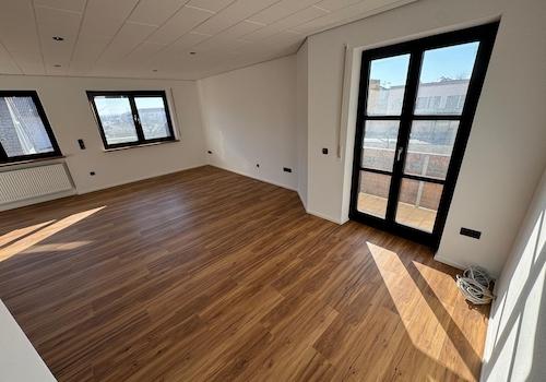 Wohnzimmer/Essbereich/Balkon