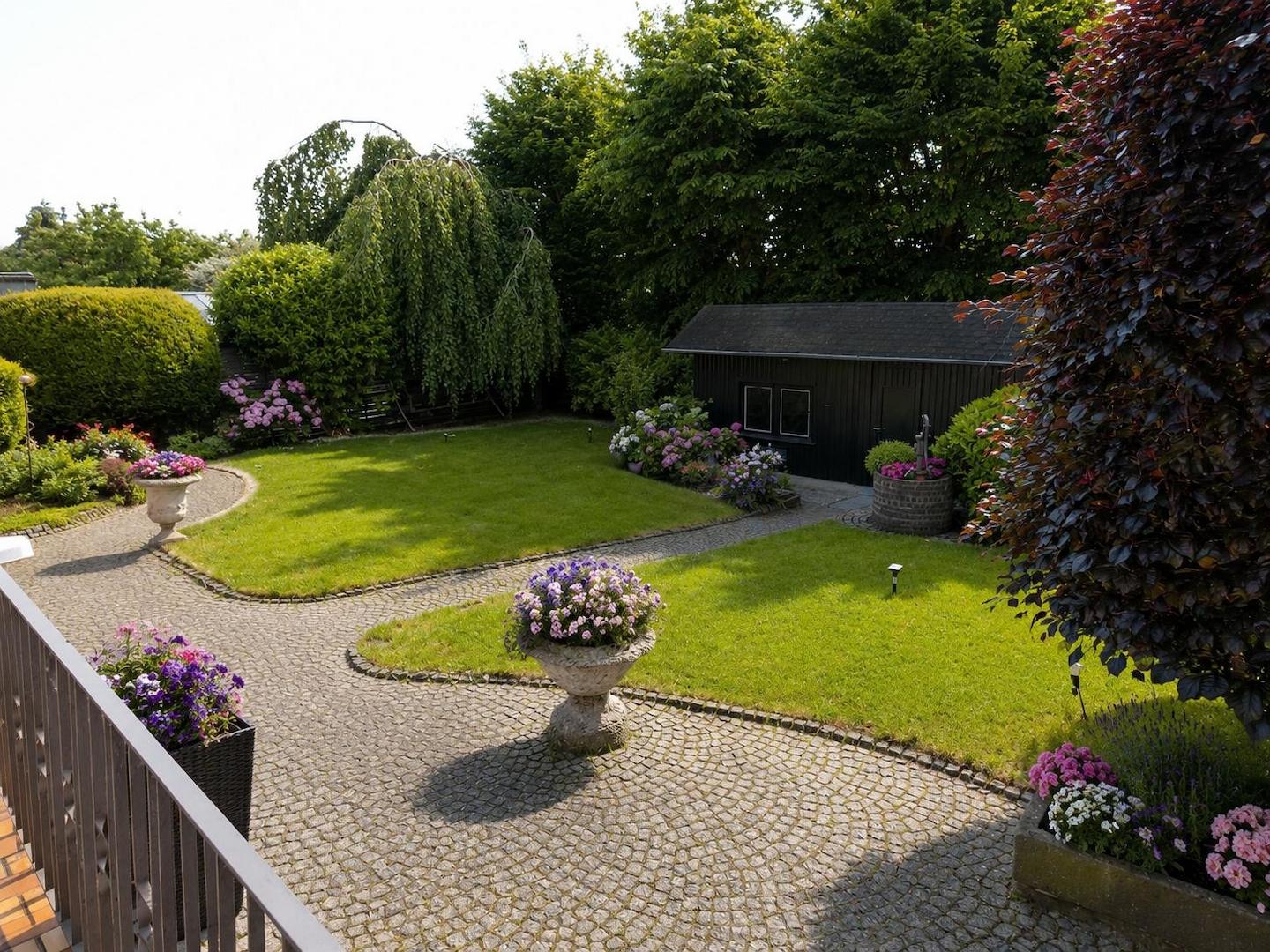 garten mit blumen 2
