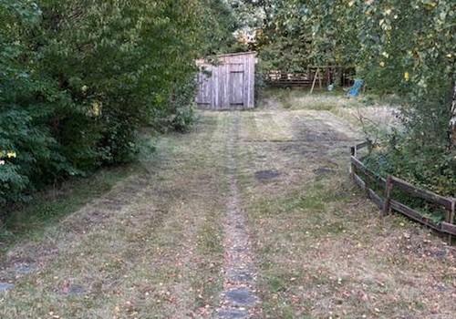 Garten hinter Teil mit Wohnwag