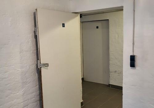 Keller mit Steckdose