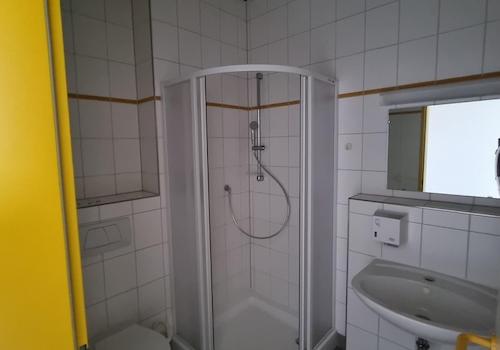Krankenhaus_Patienten_Bad