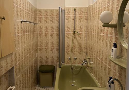 Bad mit Wanne, 1. OG