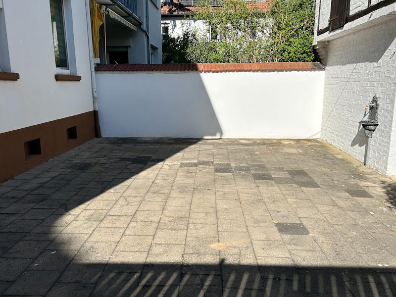 sonniger Innenhof