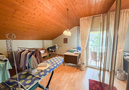 Bügelzimmer (DG)