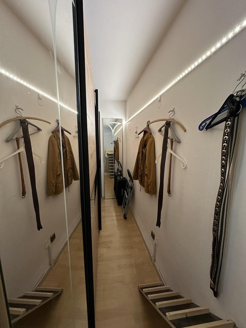 Begehbarer Kleiderschrank EG