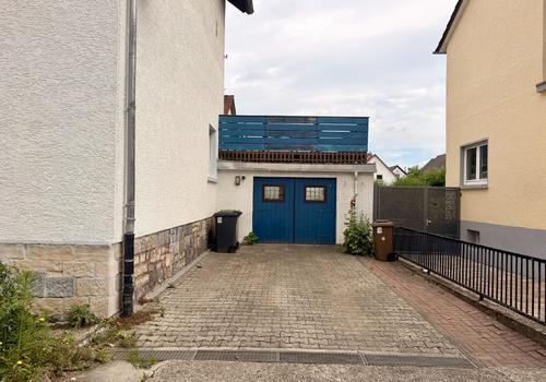Garage mit Stellplatz