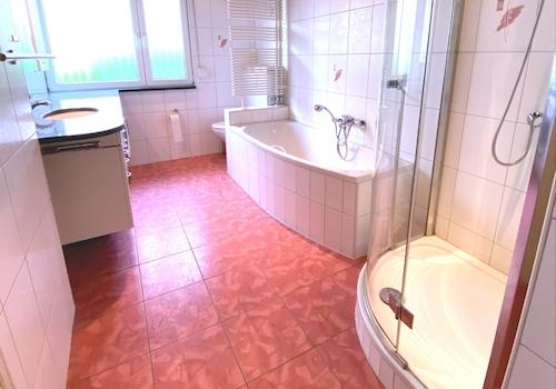 Blick ins Badezimmer
