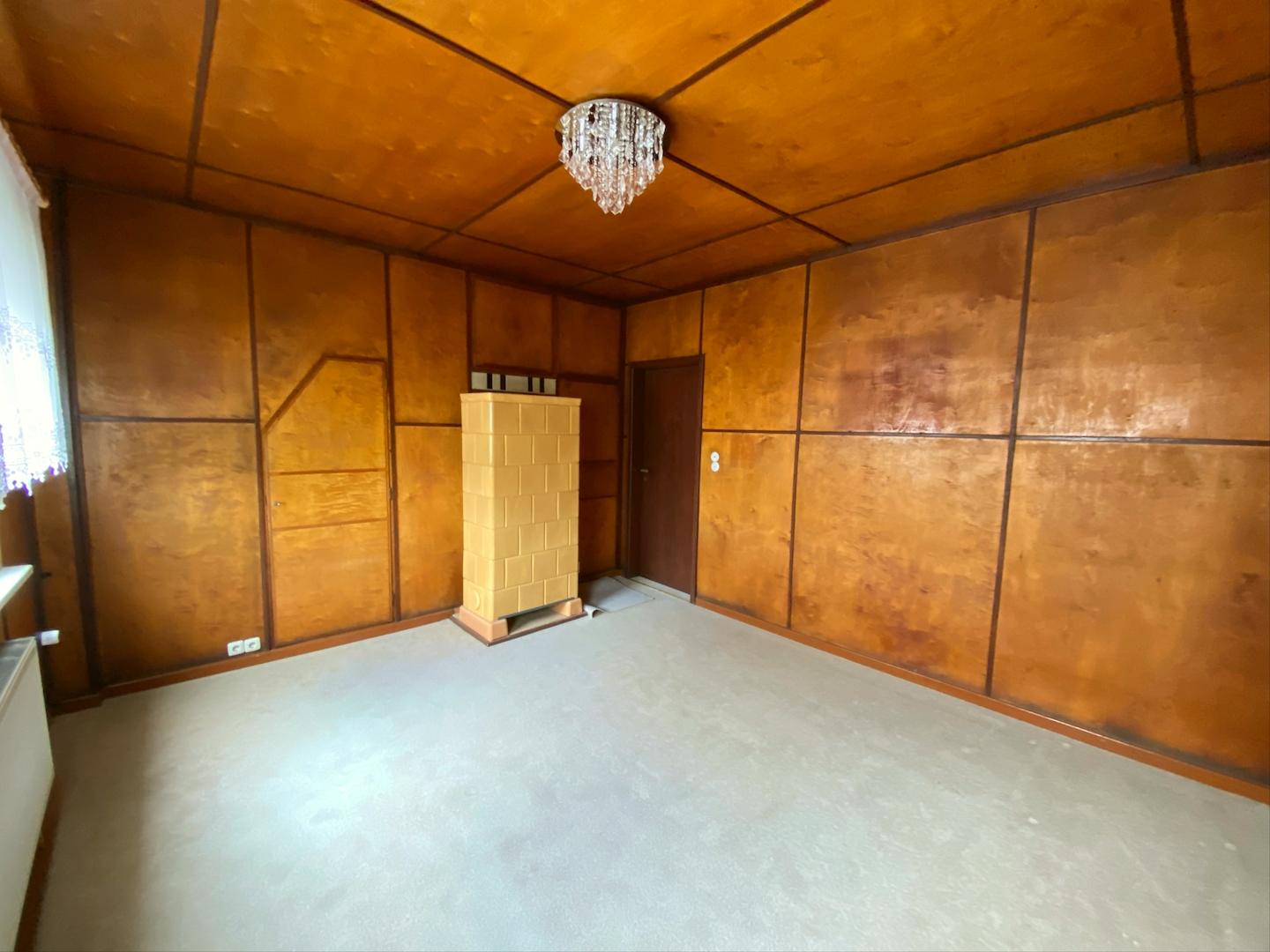 Wohnzimmer mit Kachelofen