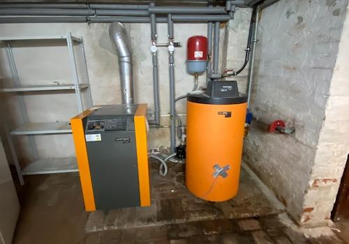 Gaszentralheizung mit Warmwasserspeicher