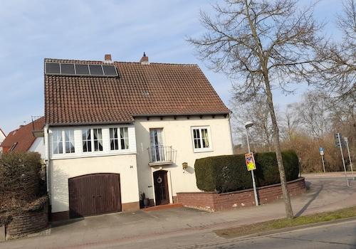 Straßenseite, 5 Solarfelder
