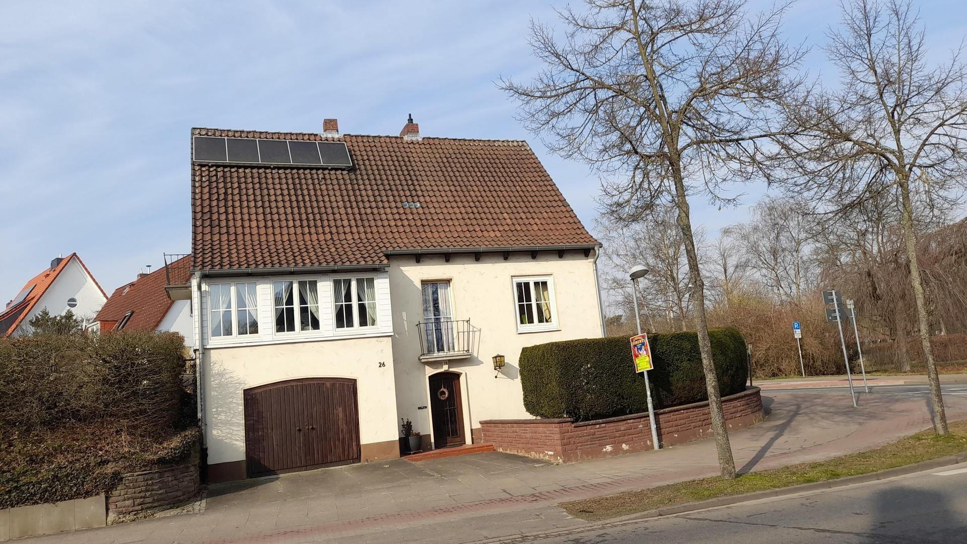 Straßenseite, 5 Solarfelder