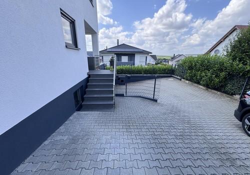 Hof/Einfahrt Garage