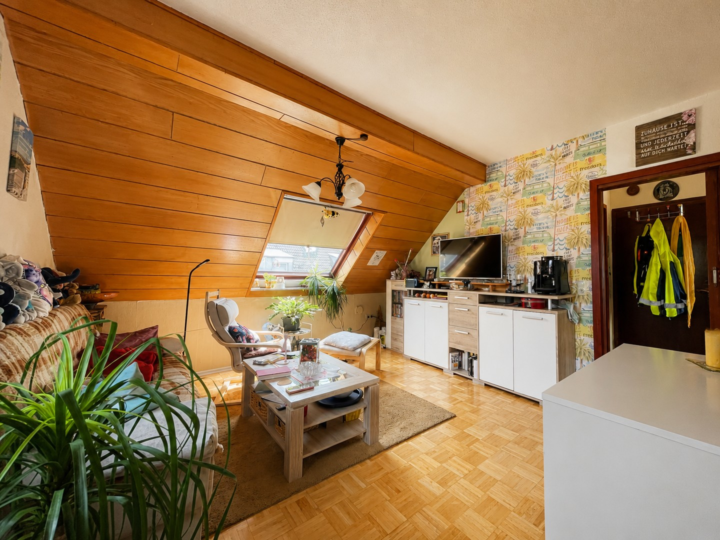 Wohnzimmer Blick zur Tür