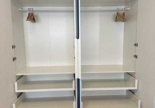 Kleiderschrank