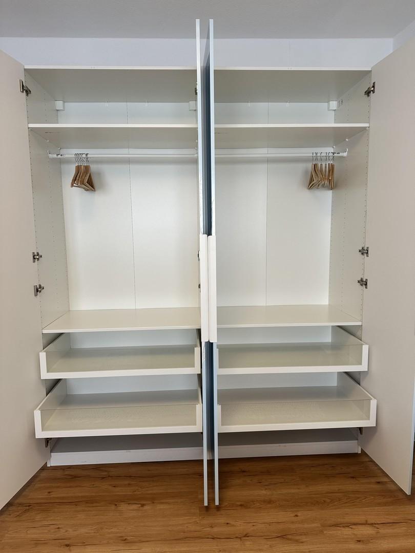 Kleiderschrank